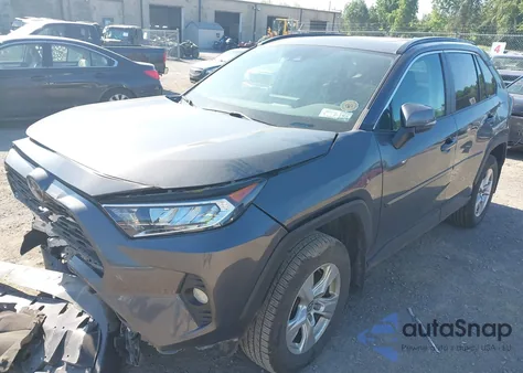 2020 Toyota Rav4 Xle z USA, uszkodzony, nr VIN 2T3P1RFV5LW110674